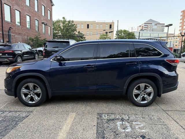 Photo of 2015 Nautical Blue Metallic Toyota Highlander