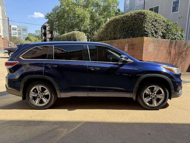Photo of 2015 Nautical Blue Metallic Toyota Highlander