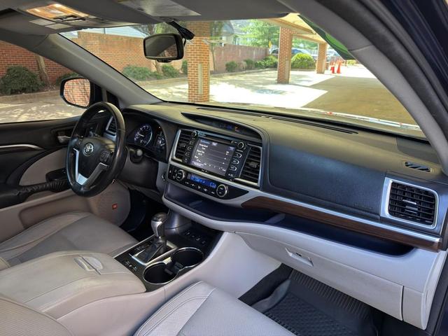 Photo of 2015 Nautical Blue Metallic Toyota Highlander