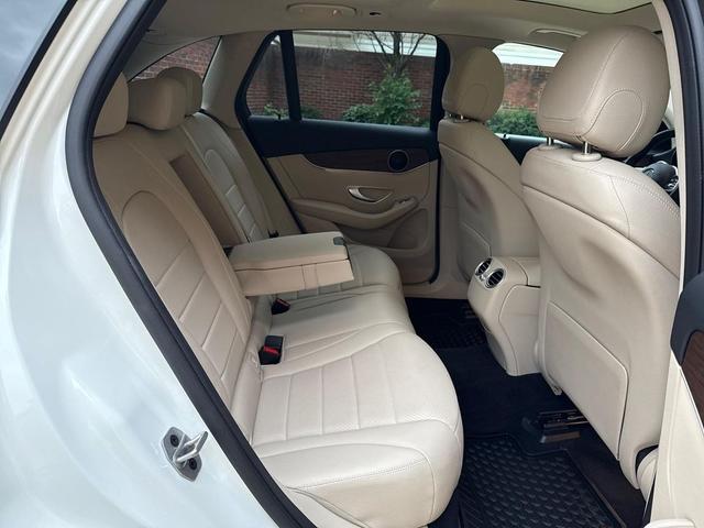 Photo of 2022 Polar White Mercedes-Benz GLC 300