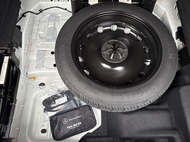 Photo of 2022 Polar White Mercedes-Benz GLC 300
