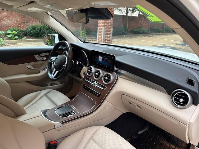 Photo of 2022 Polar White Mercedes-Benz GLC 300