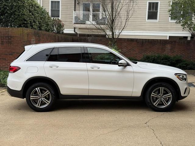 Photo of 2022 Polar White Mercedes-Benz GLC 300