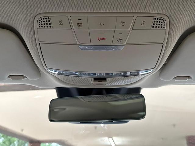 Photo of 2022 Polar White Mercedes-Benz GLC 300