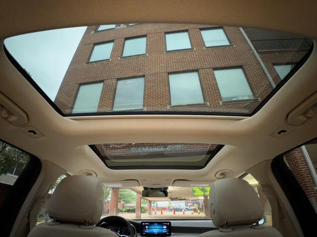 Photo of 2022 Polar White Mercedes-Benz GLC 300