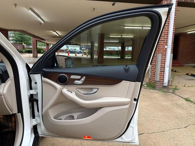 Photo of 2022 Polar White Mercedes-Benz GLC 300