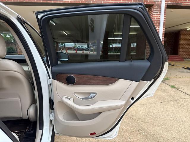 Photo of 2022 Polar White Mercedes-Benz GLC 300