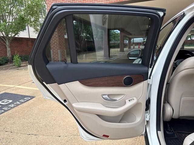 Photo of 2022 Polar White Mercedes-Benz GLC 300
