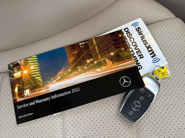 Photo of 2022 Polar White Mercedes-Benz GLC 300