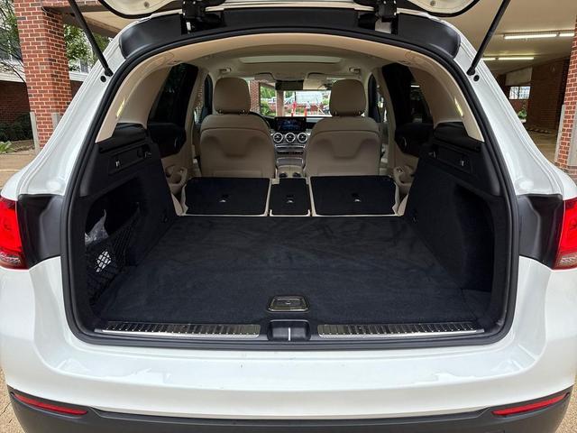Photo of 2022 Polar White Mercedes-Benz GLC 300