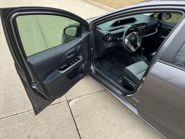 Photo of 2016 Magnetic Gray Metallic Toyota Prius c
