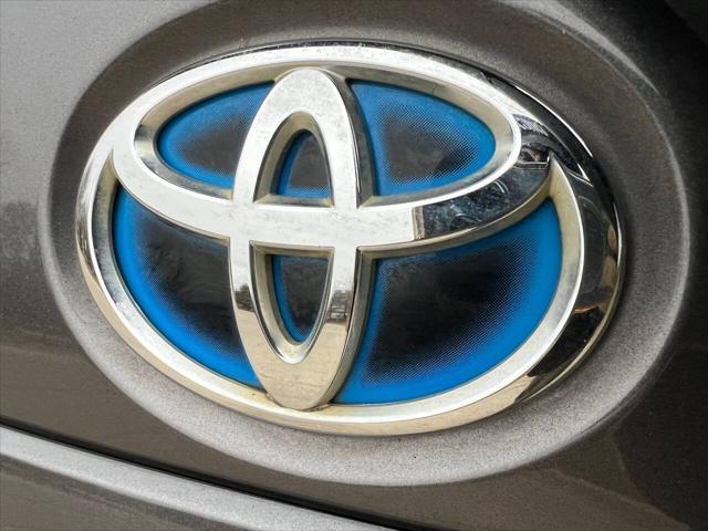 Photo of 2016 Magnetic Gray Metallic Toyota Prius c