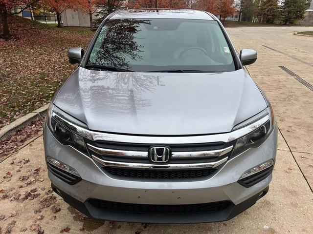 Photo of 2016 Lunar Silver Metallic Honda Pilot
