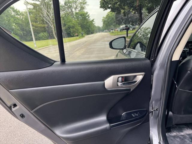 Photo of 2015 Gray Lexus CT 200h