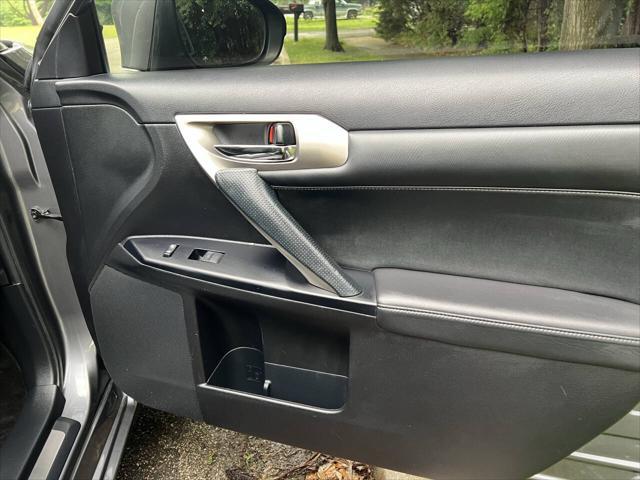Photo of 2015 Gray Lexus CT 200h