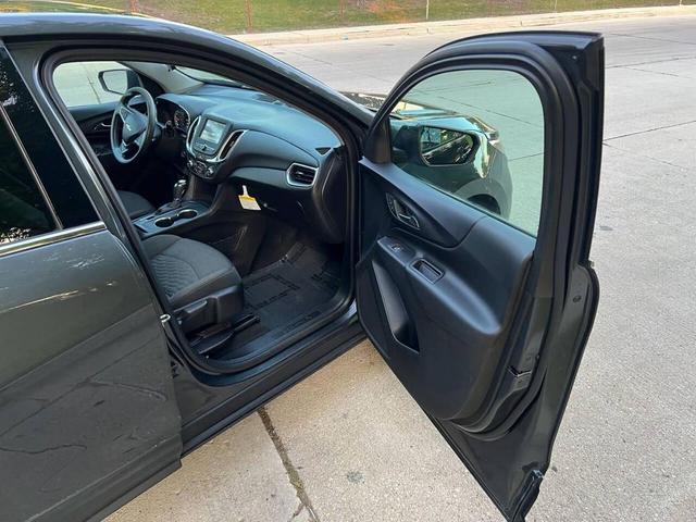 Photo of 2018 Nightfall Gray Metallic Chevrolet Equinox