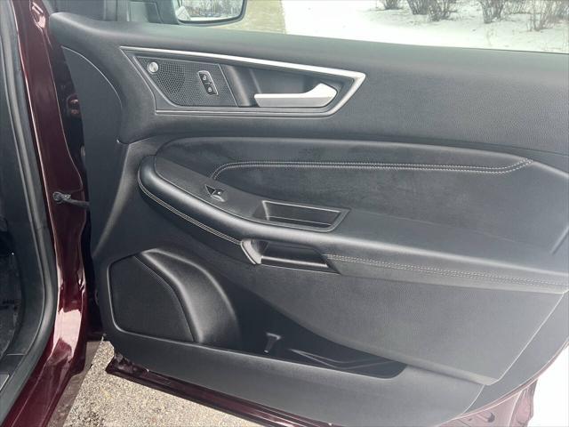 Photo of 2021 Red Ford Edge