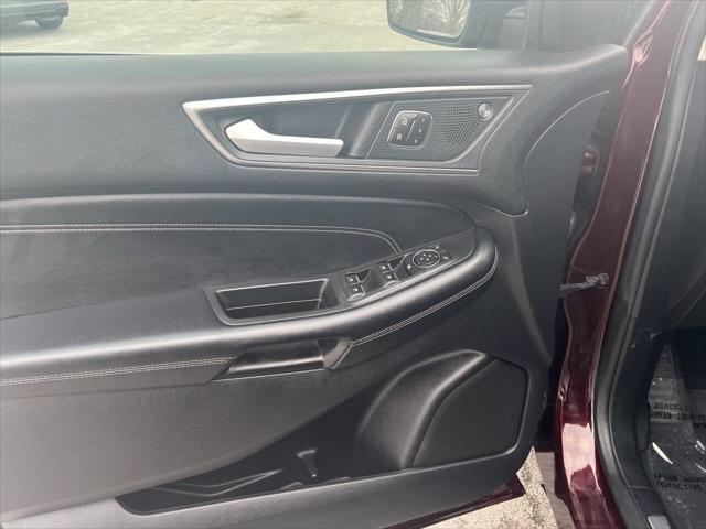 Photo of 2021 Red Ford Edge
