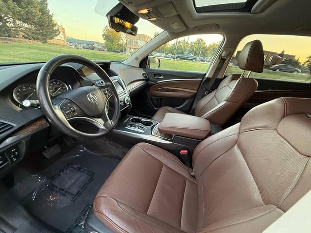 Photo of 2019 Gray Acura MDX