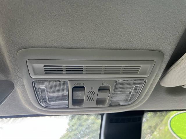 Photo of 2018 Helios Yellow Pearl Honda Fit