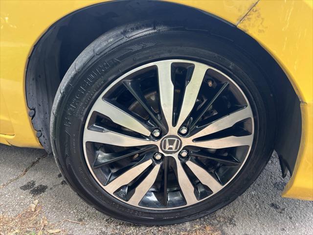 Photo of 2018 Helios Yellow Pearl Honda Fit