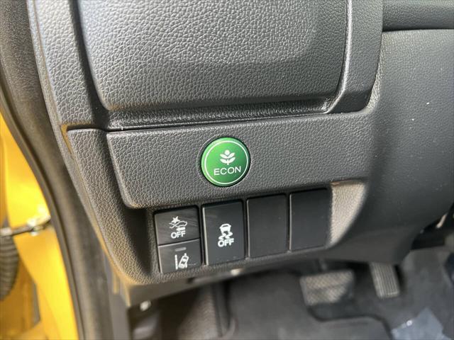 Photo of 2018 Helios Yellow Pearl Honda Fit
