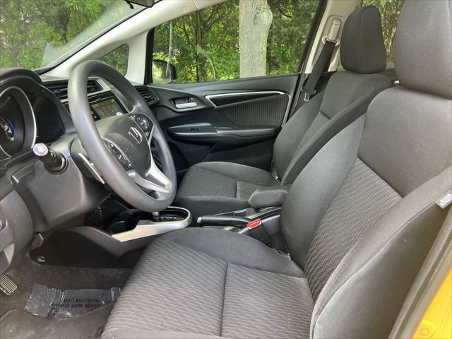 Photo of 2018 Helios Yellow Pearl Honda Fit