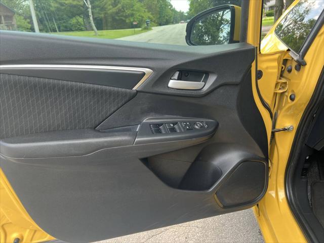 Photo of 2018 Helios Yellow Pearl Honda Fit