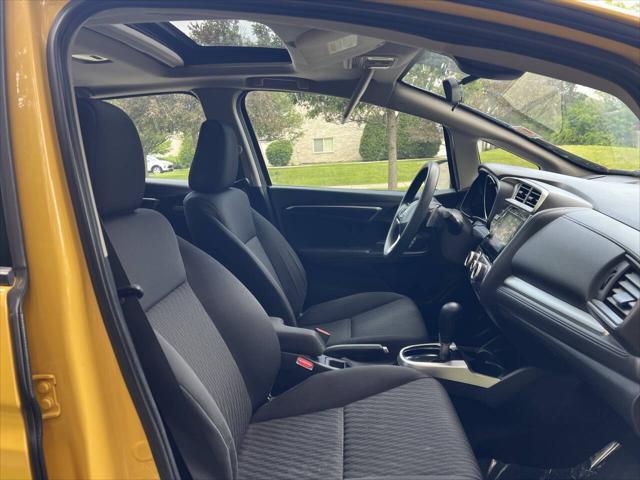 Photo of 2018 Helios Yellow Pearl Honda Fit