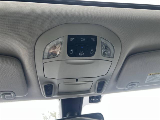 Photo of 2019 Bright White Clearcoat Chrysler Pacifica