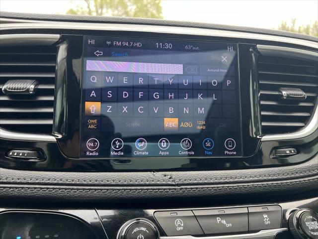 Photo of 2019 Bright White Clearcoat Chrysler Pacifica