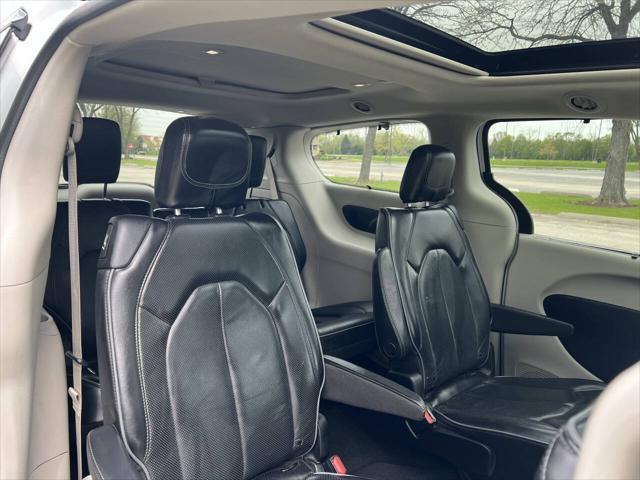 Photo of 2019 Bright White Clearcoat Chrysler Pacifica