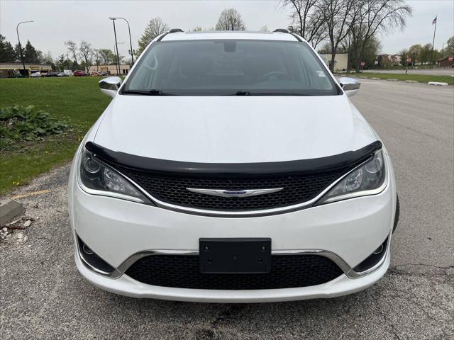 Photo of 2019 Bright White Clearcoat Chrysler Pacifica