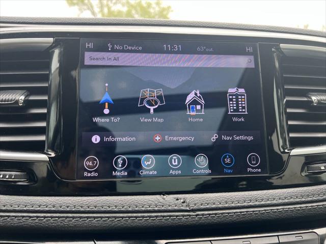 Photo of 2019 Bright White Clearcoat Chrysler Pacifica