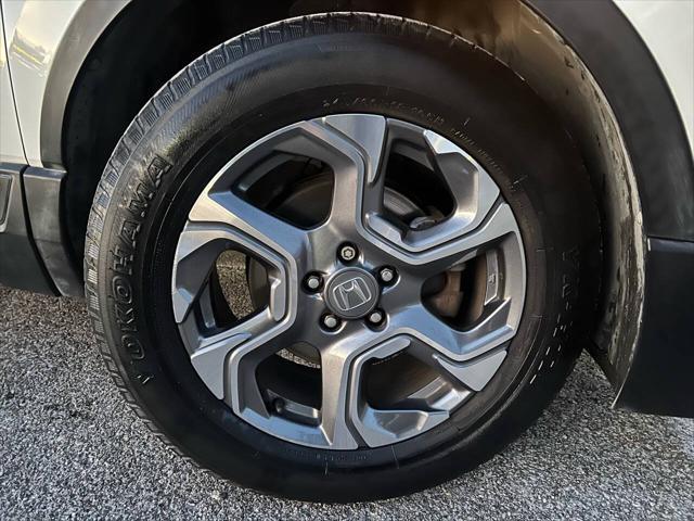 Photo of 2018 White Diamond Pearl Honda CR-V