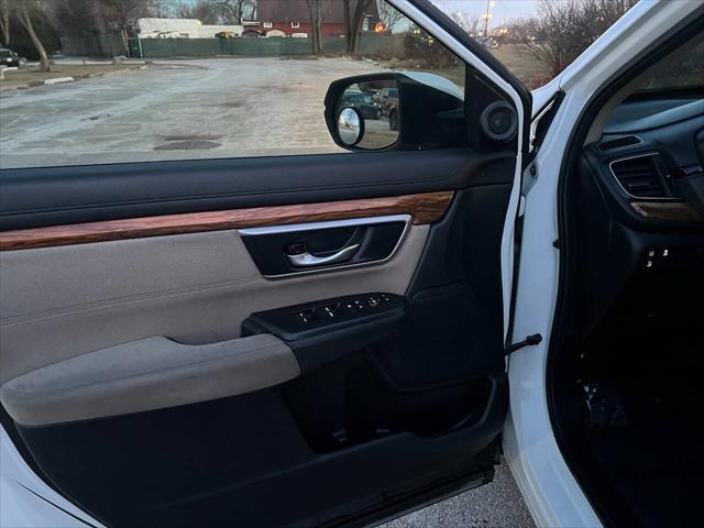 Photo of 2018 White Diamond Pearl Honda CR-V