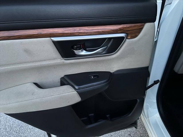 Photo of 2018 White Diamond Pearl Honda CR-V