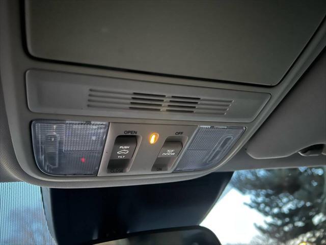Photo of 2018 White Diamond Pearl Honda CR-V