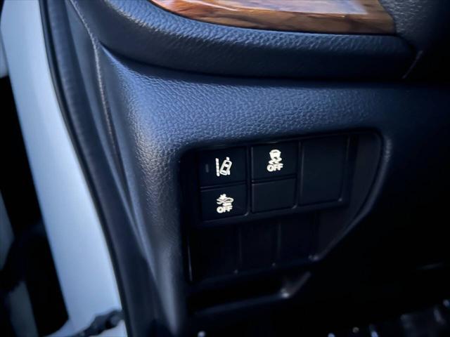 Photo of 2018 White Diamond Pearl Honda CR-V