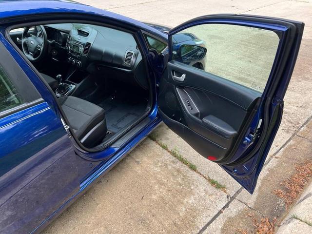 Photo of 2018 Deep Sea Blue Kia Forte