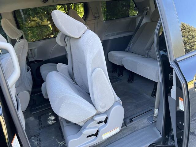 Photo of 2018 Midnight Black Metallic Toyota Sienna