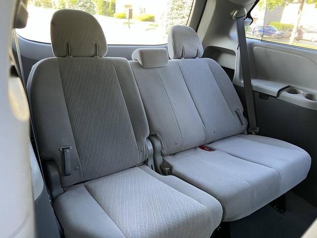 Photo of 2018 Midnight Black Metallic Toyota Sienna