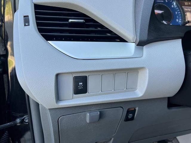Photo of 2018 Midnight Black Metallic Toyota Sienna