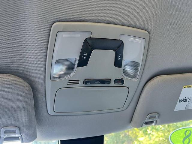 Photo of 2018 Midnight Black Metallic Toyota Sienna