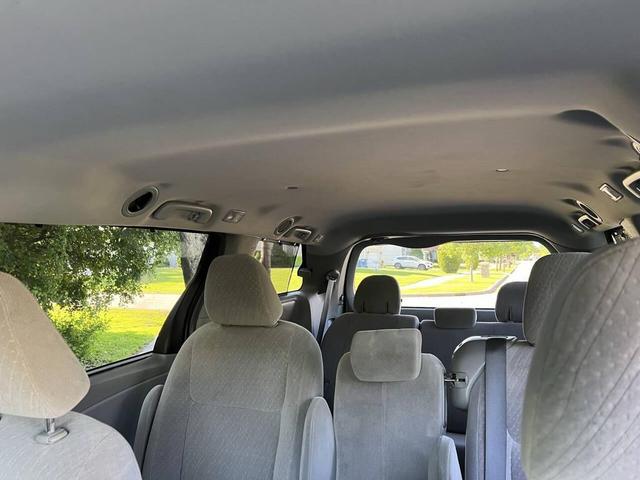 Photo of 2018 Midnight Black Metallic Toyota Sienna