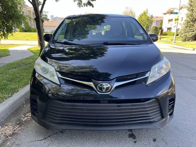 Photo of 2018 Midnight Black Metallic Toyota Sienna