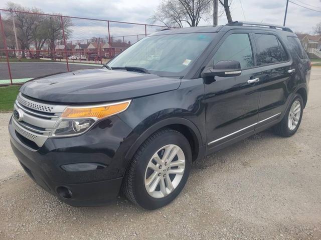 Photo of 2014 Tuxedo Black Metallic Ford Explorer