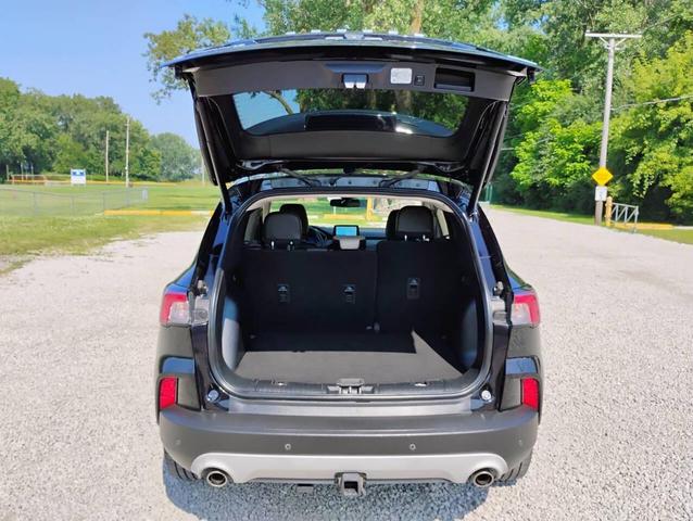 Photo of 2020 Agate Black Metallic Ford Escape