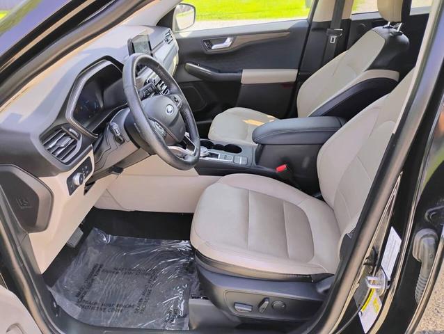Photo of 2020 Agate Black Metallic Ford Escape