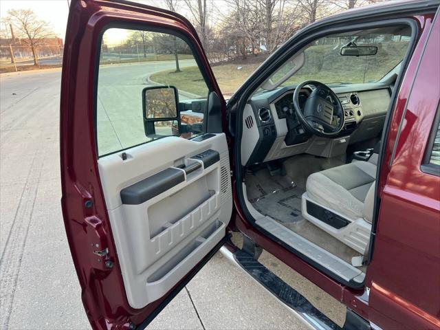 Photo of 2008 Burgundy Ford F-250